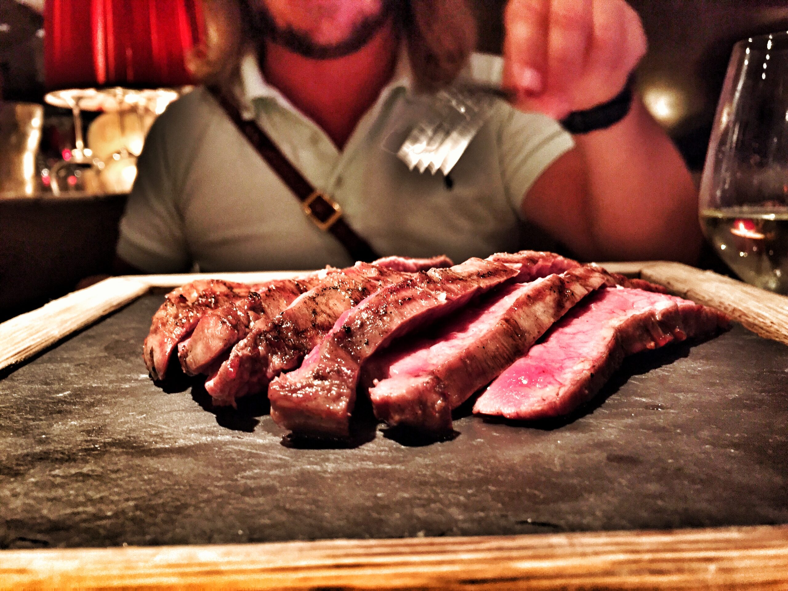Como o Buenas Carnes Valoriza a Tradição Italiana e Portenha nas Receitas e no Cardápio